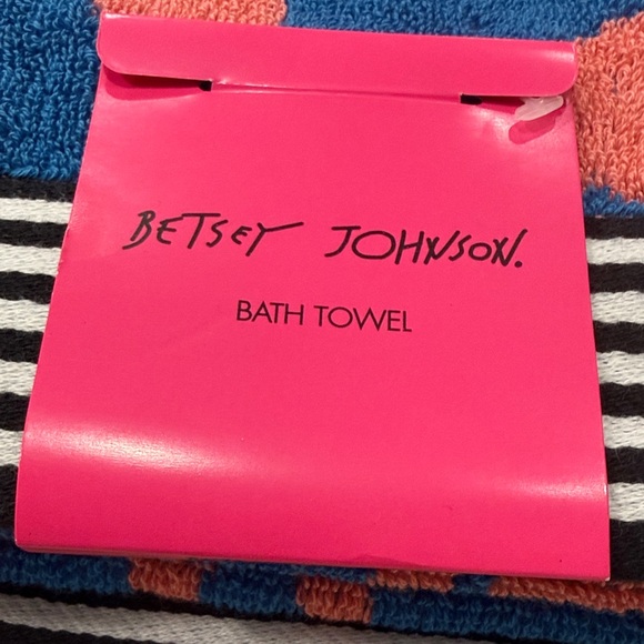 Betsey Johnson Pink and Blue Bath Towel - Picture 2 of 11